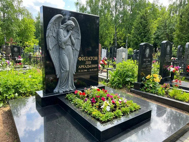 Памятник с барельефом — выполненная работа 31 в Тольятти