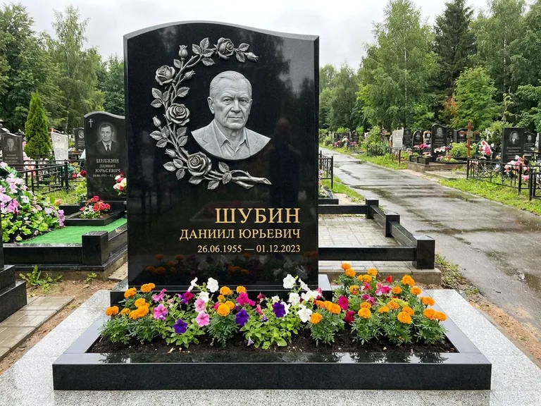 Памятник с барельефом — выполненная работа 34 в Тольятти