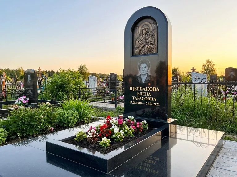Памятник с барельефом — выполненная работа 35 в Тольятти