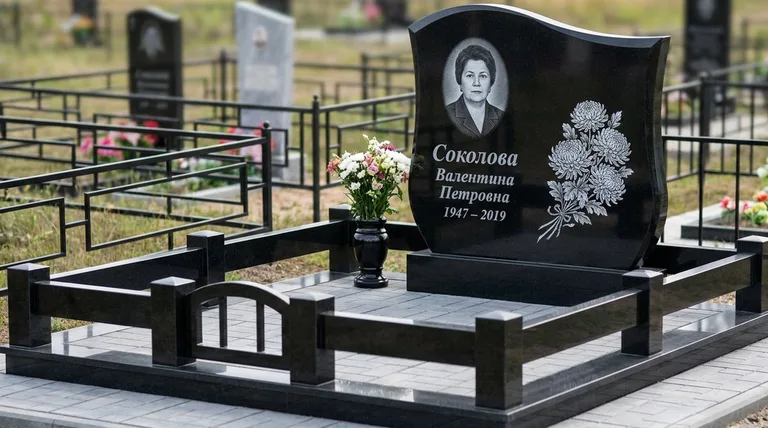 Памятник с гравировкой хризантем — выполненная работа «Соколова» в Тольятти