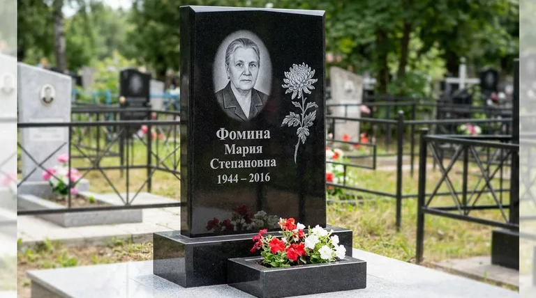 Памятник с гравировкой хризантем — выполненная работа «Фомина» в Тольятти