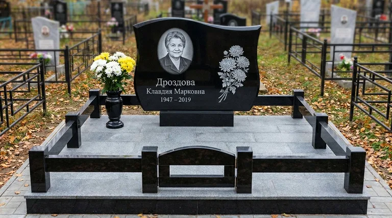 Памятник с гравировкой хризантем — выполненная работа «Дроздова» в Тольятти