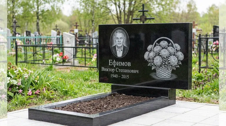 Памятник с гравировкой хризантем — выполненная работа «Ефимов» в Тольятти