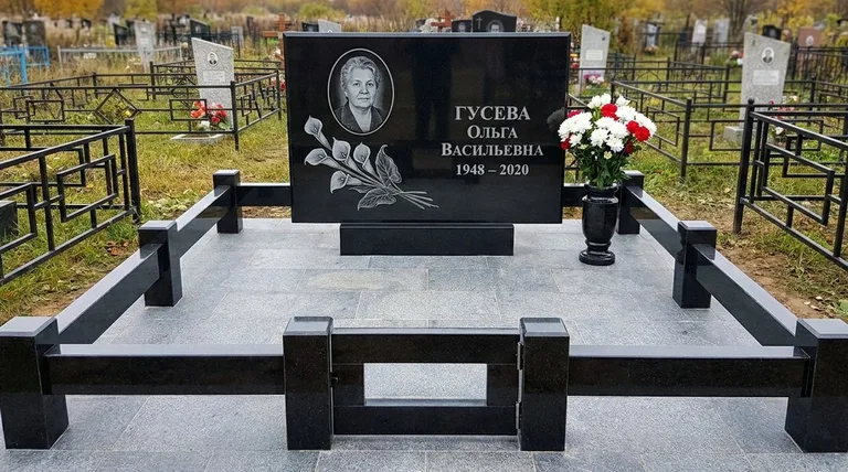 Памятник с гравировкой калл — выполненная работа «Гусева» в Тольятти