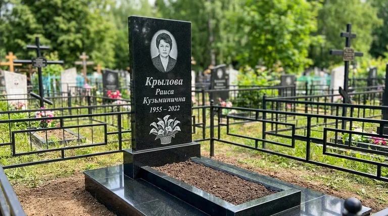 Памятник с гравировкой калл — выполненная работа «Крылова» в Тольятти