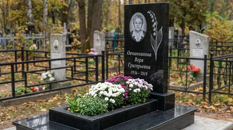 Памятник с гравировкой ландышей — выполненная работа «Овчинникова» в Тольятти
