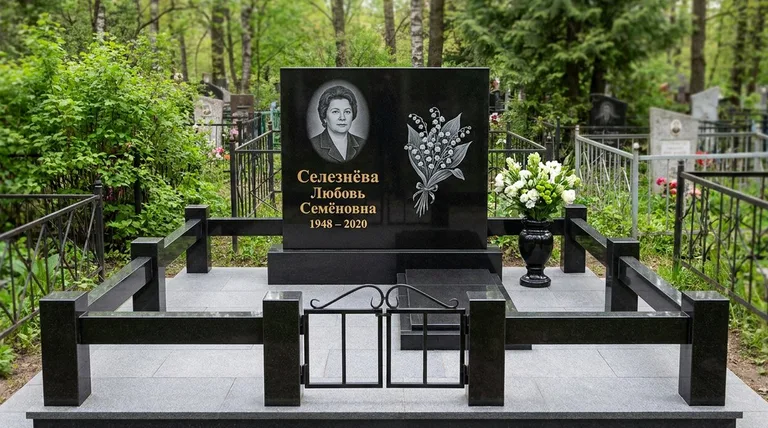 Памятник с гравировкой ландышей — выполненная работа «Селезнёва» в Тольятти