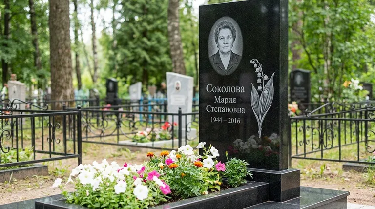 Памятник с гравировкой ландышей — выполненная работа «Соколова» в Тольятти