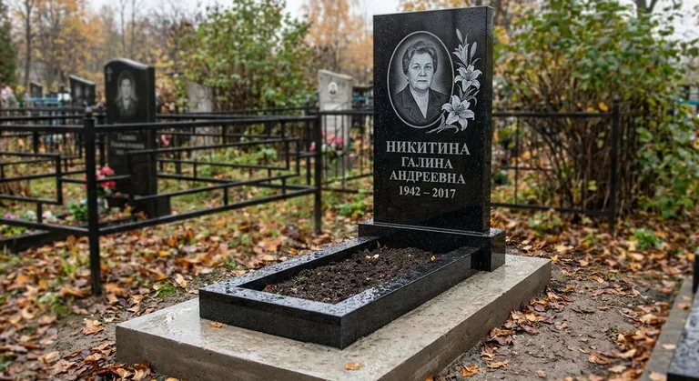 Памятник с гравировкой лилий — выполненная работа «Никитина» в Тольятти