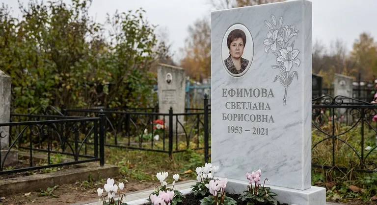 Памятник с гравировкой лилий — выполненная работа «Ефимова» в Тольятти