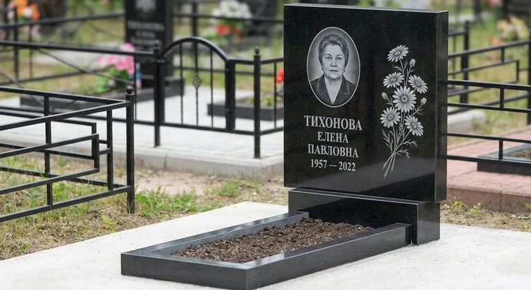 Памятник с гравировкой ромашек — выполненная работа «Тихонова» в Тольятти