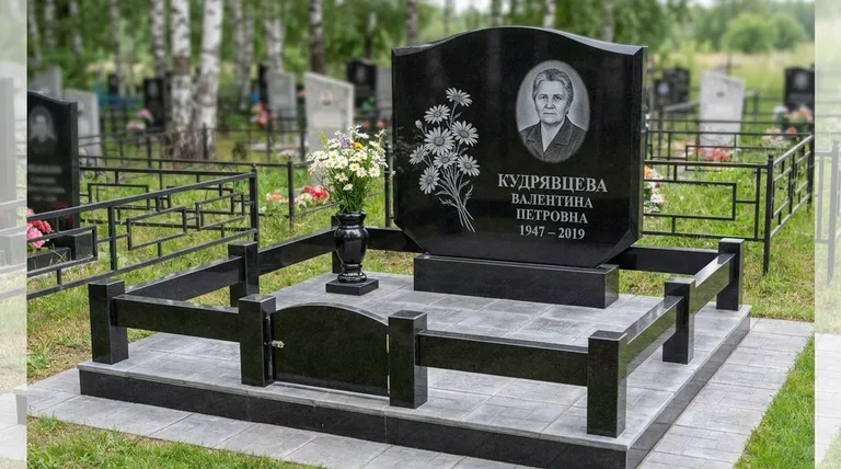 Памятник с гравировкой ромашек — выполненная работа «Кудрявцева» в Тольятти