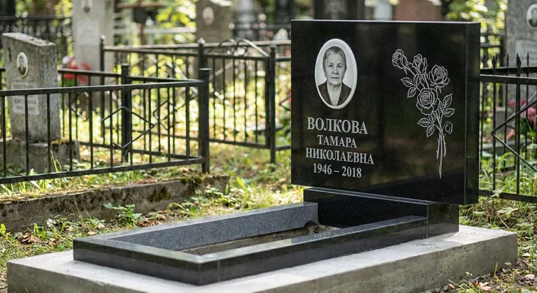 Памятник с гравировкой роз — выполненная работа «Волкова» в Тольятти