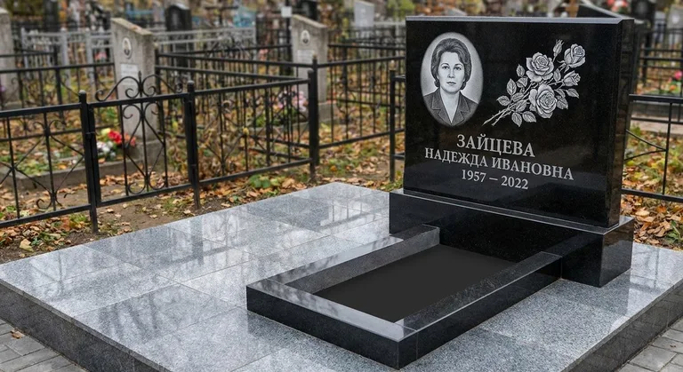 Памятник с гравировкой роз — выполненная работа «Зайцева» в Тольятти