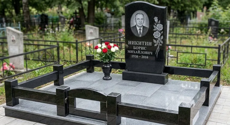 Памятник с гравировкой роз — выполненная работа «Никитин» в Тольятти