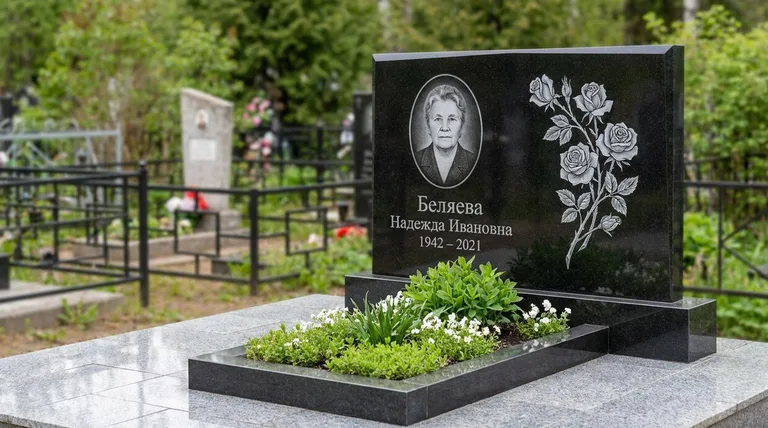 Памятник с гравировкой роз — выполненная работа «Беляева» в Тольятти