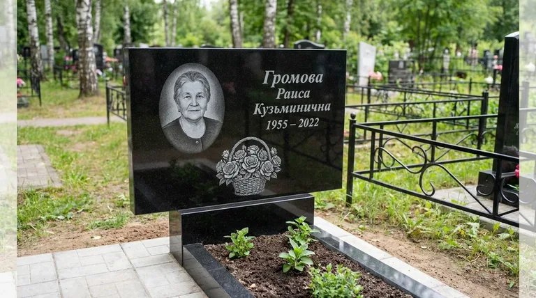 Памятник с гравировкой роз — выполненная работа «Громова» в Тольятти