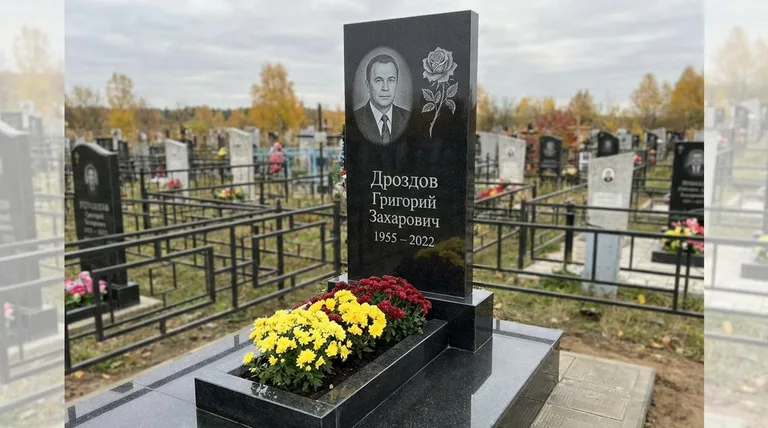 Памятник с гравировкой роз — выполненная работа «Дроздов» в Тольятти
