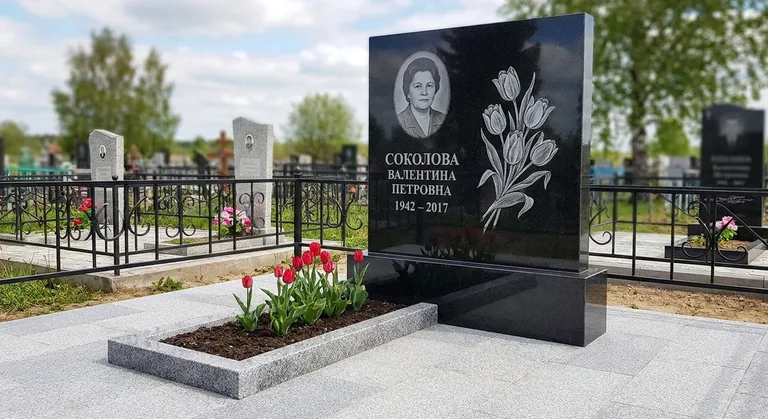 Памятник с гравировкой тюльпанов — выполненная работа «Соколова» в Тольятти