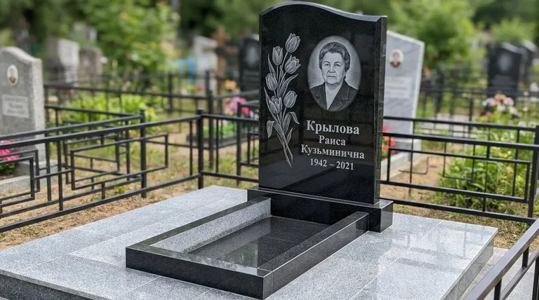 Памятник с гравировкой тюльпанов — выполненная работа «Крылова» в Тольятти