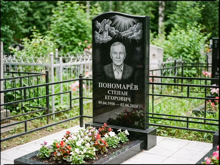 Памятник с гравировкой ангела — гравировка ангела-хранителя сбоку от портрета, работа «Лобанова» в Тольятти