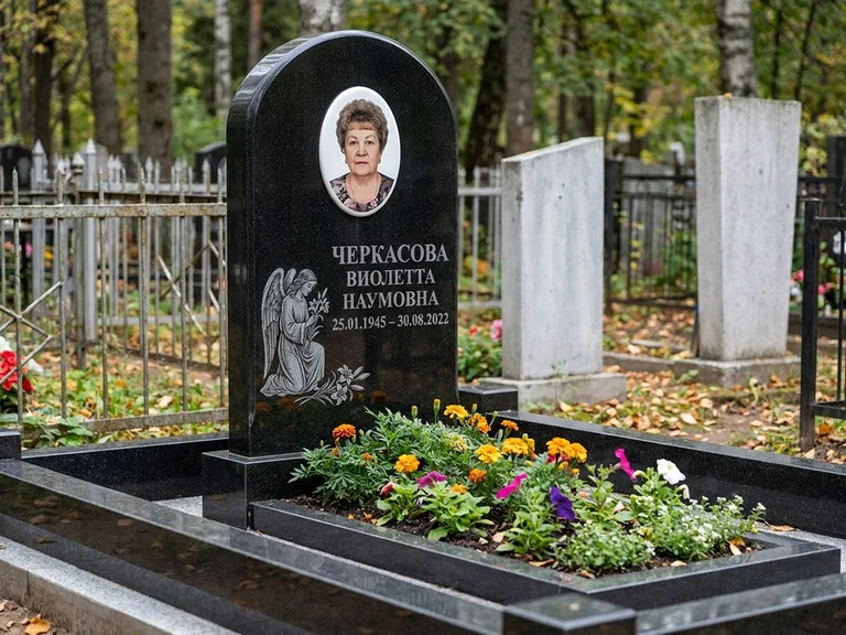 Памятник с гравировкой ангела — гравировка ангела с крестом рядом с эпитафией, работа «Журавлёва» в Тольятти