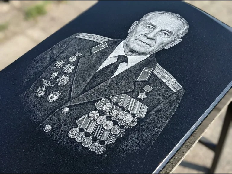 Гравировка фото на памятнике — военный / ветеран в Тольятти