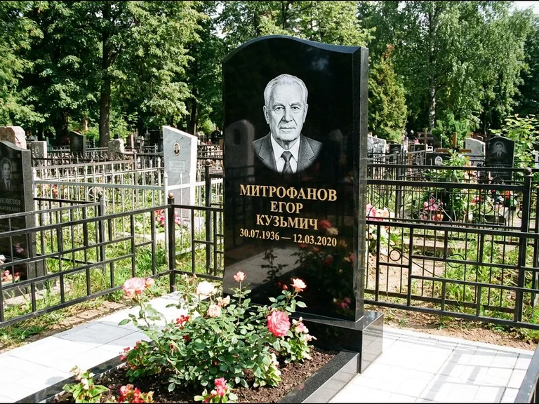 Гравировка портрета на чёрном граните — выполненная работа 29 в Тольятти