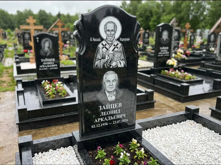 Памятник с гравировкой иконы — образ Николая Чудотворца, работа «Лебедева» в Тольятти