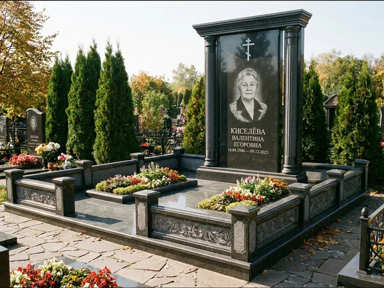 Памятник из чёрного гранита — стела с кельтским крестом с латинским крестом, работа «Ерофеева» в Тольятти