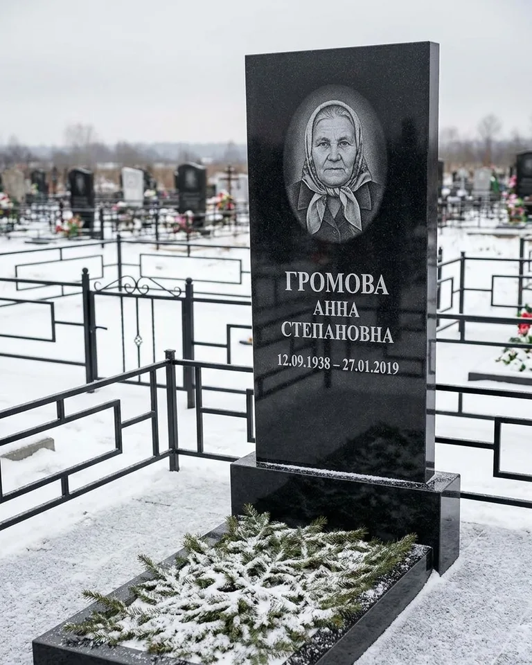 Простой вертикальный памятник под ключ зимой в Тольятти