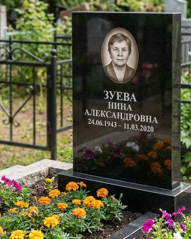 Горизонтальный чёрный гранитный памятник под ключ в Тольятти