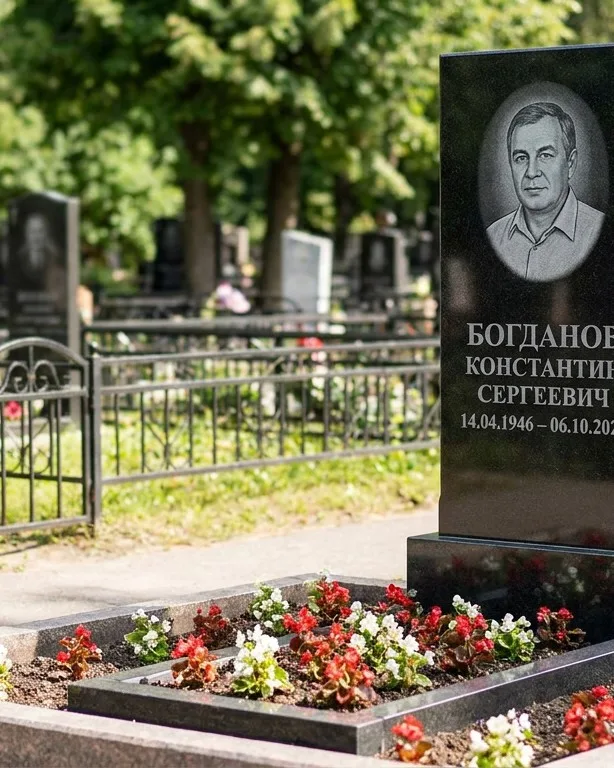 Низкий горизонтальный памятник под ключ с цветником в Тольятти