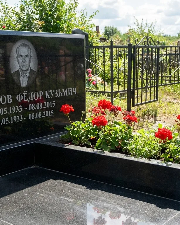 Двойной памятник под ключ с крестом в Тольятти