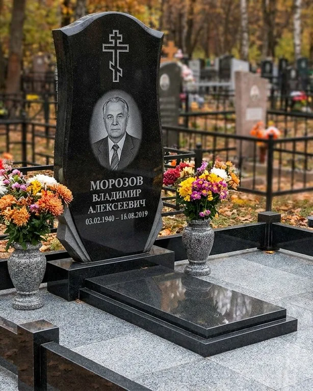 Памятник под ключ со скамьёй и мощением в Тольятти