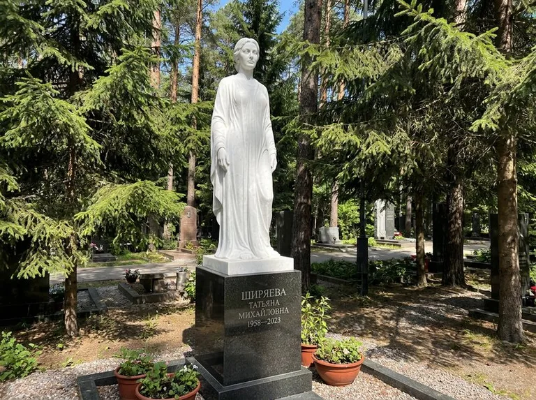 Ростовая женская фигура с портретным сходством на мемориале в Тольятти