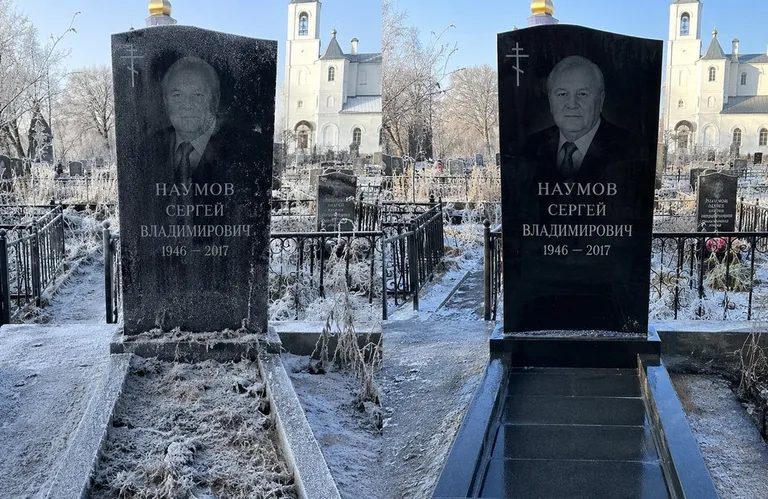 Диптих №18: могила с деревянным крестом и низкой оградкой — выполота трава в Тольятти