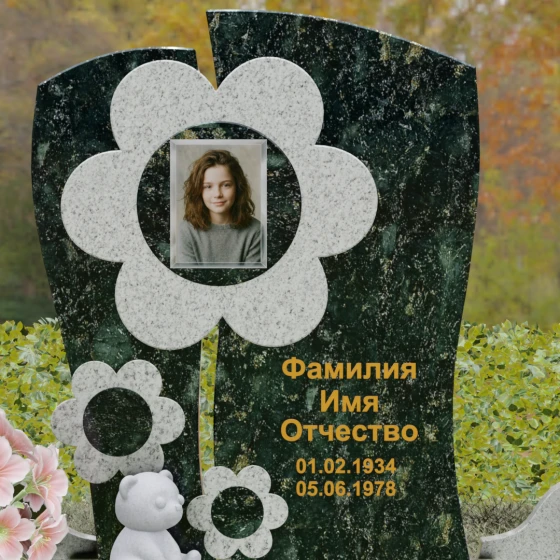 Комбинированный памятник с цветком и медвежонком, гранит Балтик грин