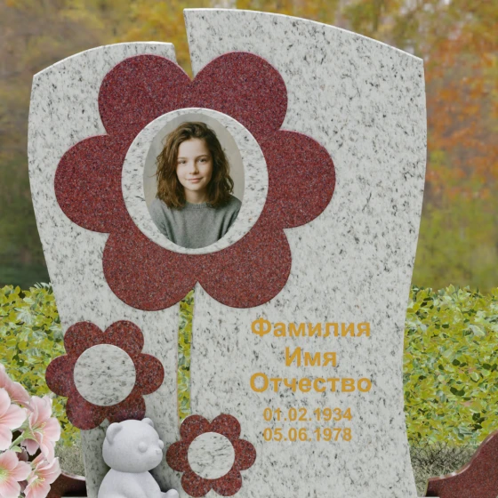 Комбинированный памятник с цветком и медвежонком, гранит Мансуровский