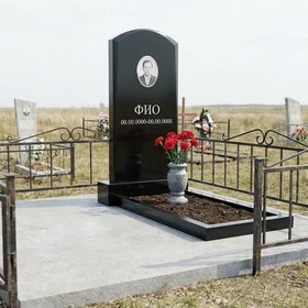 Пластиковый памятник в форме арки