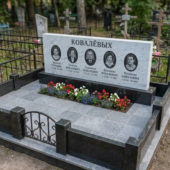 Семейный памятник из белого мрамора на пять человек