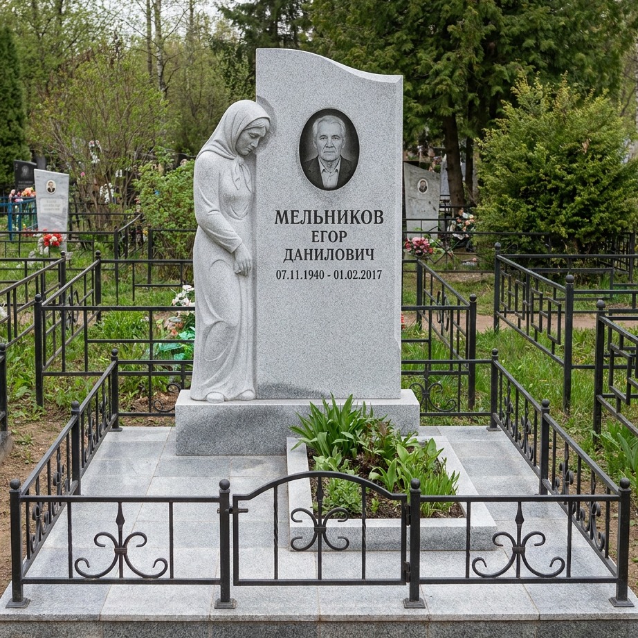 Пример дизайна: Памятник со скульптурой скорбящей матери из серого гранита — фото и цена