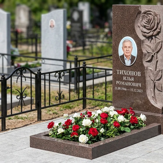 памятник с розой и портретом из дымовского гранита