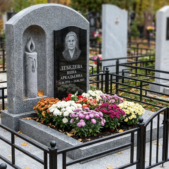 памятник-свеча из мансуровского гранита с портретом в форме арки