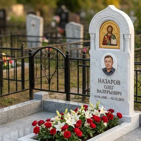 Памятник с иконой из белого мрамора с портретом